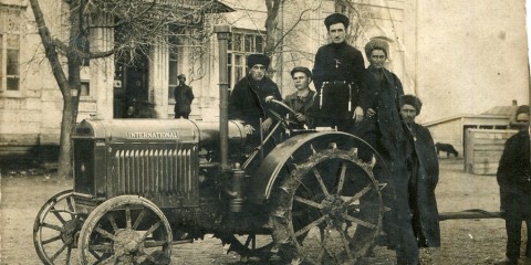 Первый трактор Шовгеновского района. 1928 г.