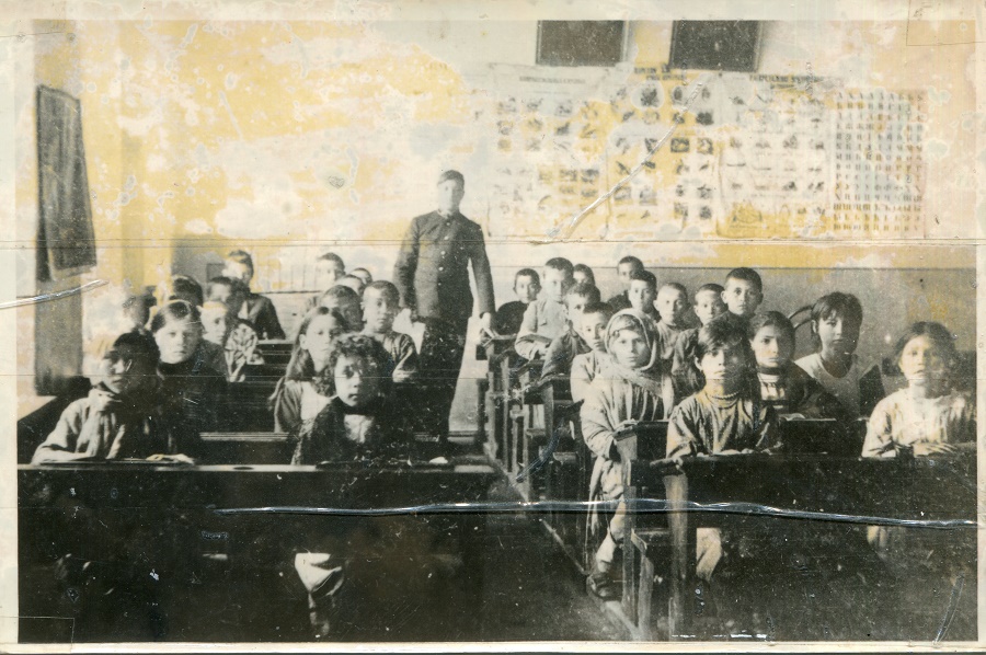 Ученики-одноклассного-училища-в-ауле-Хакуринохабль.-1909-г.